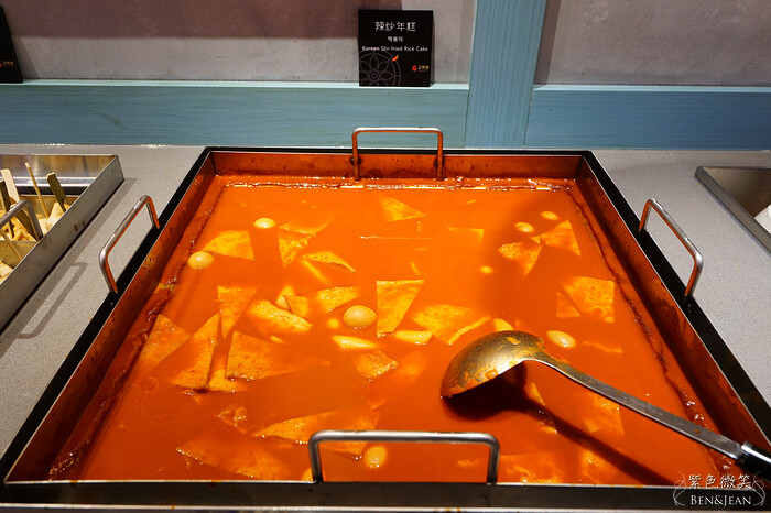 宜蘭縣宜蘭市高麗園銅盤烤肉》20項的經典韓食吃到飽,甜米釀及血腸宜蘭新月店限定 韓國花牌牆好好拍