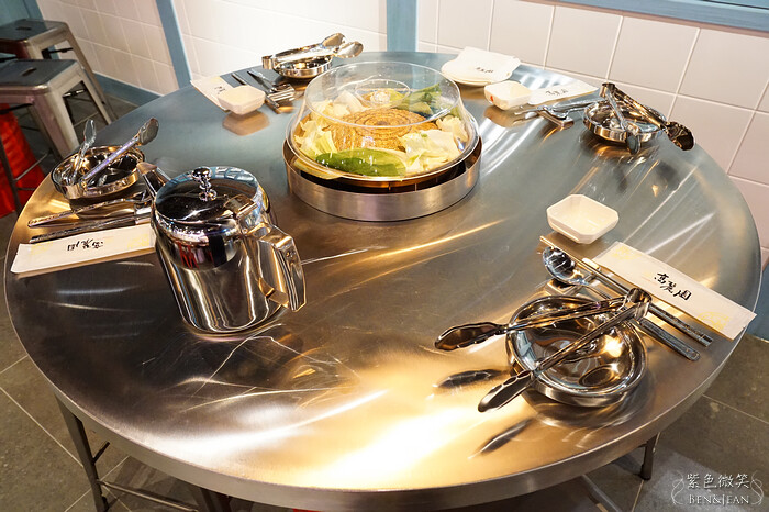 宜蘭縣宜蘭市高麗園銅盤烤肉》20項的經典韓食吃到飽,甜米釀及血腸宜蘭新月店限定 韓國花牌牆好好拍