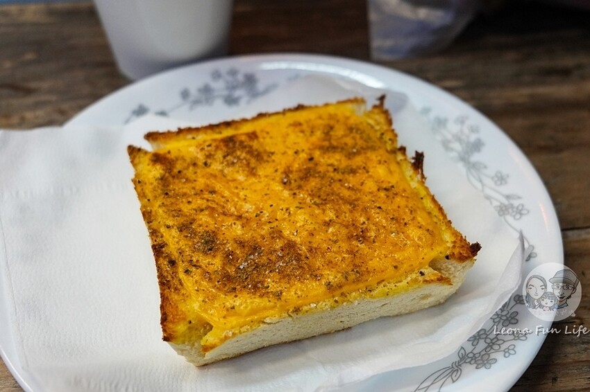 台中市北區台中北區美食|林記古早味杏仁茶-飄香25年的好味道,醇香杏仁茶配油條,還有不少人必點的惡魔土司!