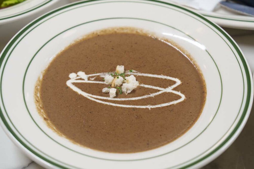 台北美食 Wayne’s Seattle 瑋恩西雅圖美式龍蝦牛排餐廳｜從裝潢到料理都讓人眼睛為之一亮的美式龍蝦牛排餐廳 · 算命的說我很愛吃