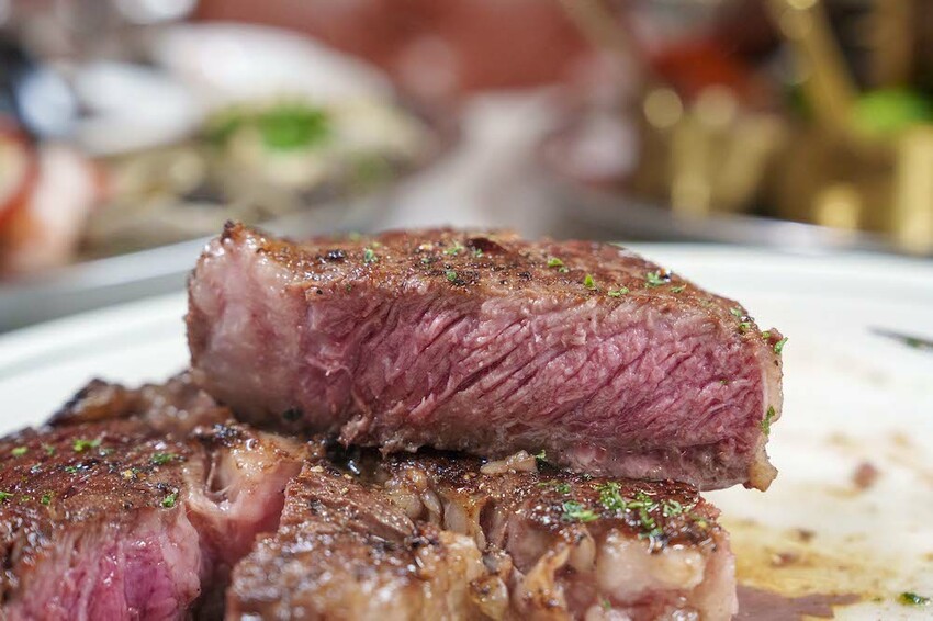 台北美食 Wayne’s Seattle 瑋恩西雅圖美式龍蝦牛排餐廳｜從裝潢到料理都讓人眼睛為之一亮的美式龍蝦牛排餐廳 · 算命的說我很愛吃