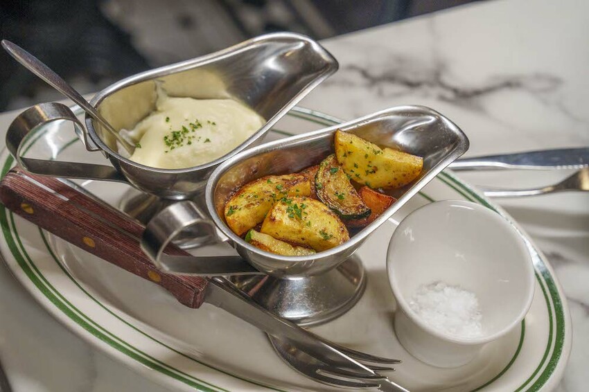 台北美食 Wayne’s Seattle 瑋恩西雅圖美式龍蝦牛排餐廳｜從裝潢到料理都讓人眼睛為之一亮的美式龍蝦牛排餐廳 · 算命的說我很愛吃