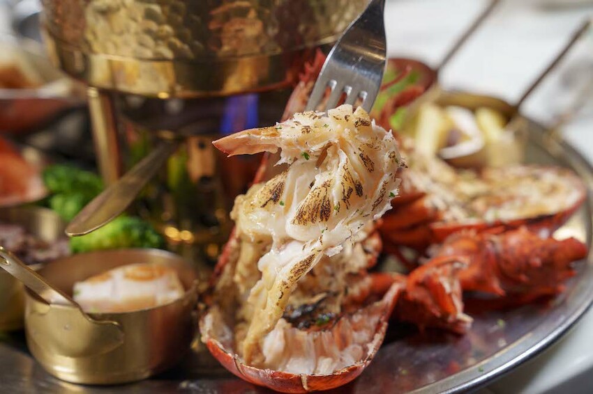 台北美食 Wayne’s Seattle 瑋恩西雅圖美式龍蝦牛排餐廳｜從裝潢到料理都讓人眼睛為之一亮的美式龍蝦牛排餐廳 · 算命的說我很愛吃