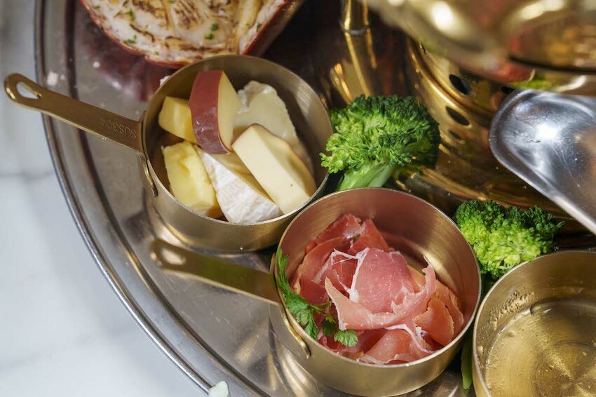 台北美食 Wayne’s Seattle 瑋恩西雅圖美式龍蝦牛排餐廳｜從裝潢到料理都讓人眼睛為之一亮的美式龍蝦牛排餐廳 · 算命的說我很愛吃