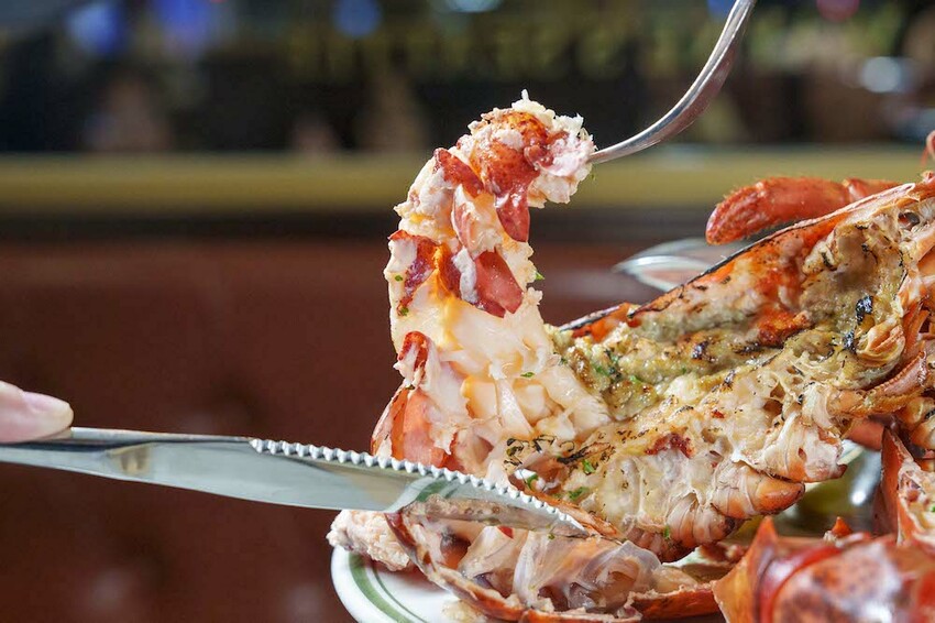 台北美食 Wayne’s Seattle 瑋恩西雅圖美式龍蝦牛排餐廳｜從裝潢到料理都讓人眼睛為之一亮的美式龍蝦牛排餐廳 · 算命的說我很愛吃