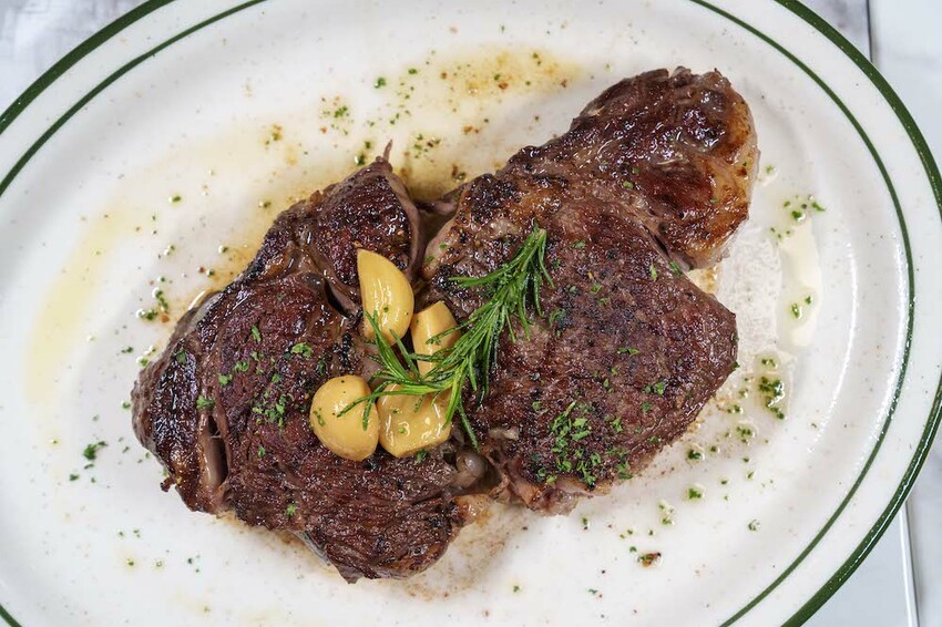 台北美食 Wayne’s Seattle 瑋恩西雅圖美式龍蝦牛排餐廳｜從裝潢到料理都讓人眼睛為之一亮的美式龍蝦牛排餐廳 · 算命的說我很愛吃