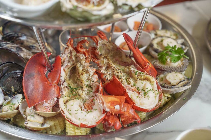 台北美食 Wayne’s Seattle 瑋恩西雅圖美式龍蝦牛排餐廳｜從裝潢到料理都讓人眼睛為之一亮的美式龍蝦牛排餐廳 · 算命的說我很愛吃