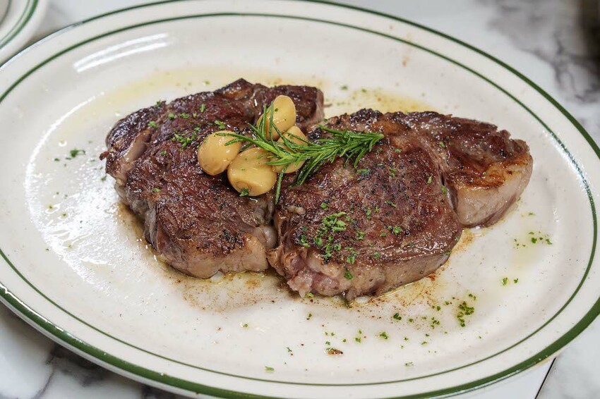 台北美食 Wayne’s Seattle 瑋恩西雅圖美式龍蝦牛排餐廳｜從裝潢到料理都讓人眼睛為之一亮的美式龍蝦牛排餐廳 · 算命的說我很愛吃