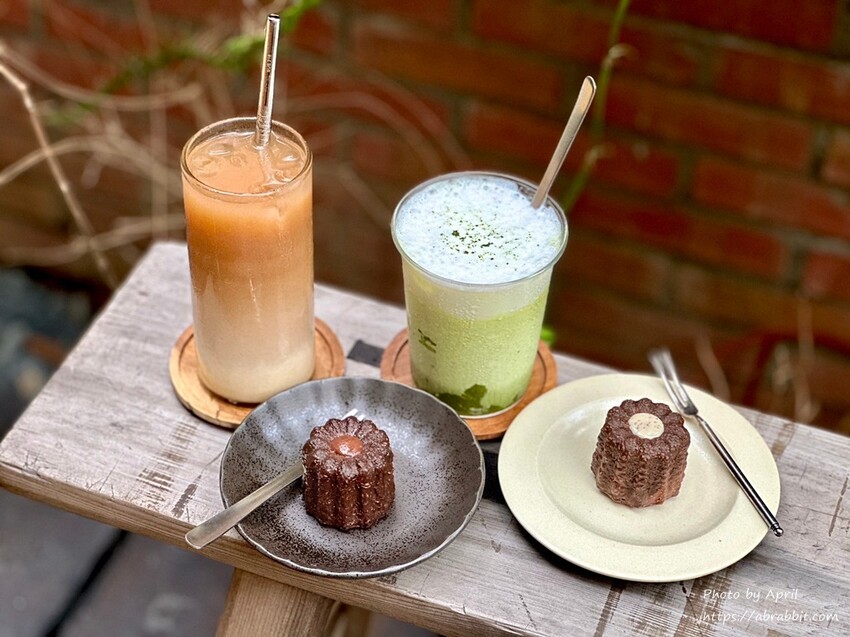 知汐咖啡超好拍！台中西屯巷弄中的下午茶，推薦放夏奶茶與特色可麗露。