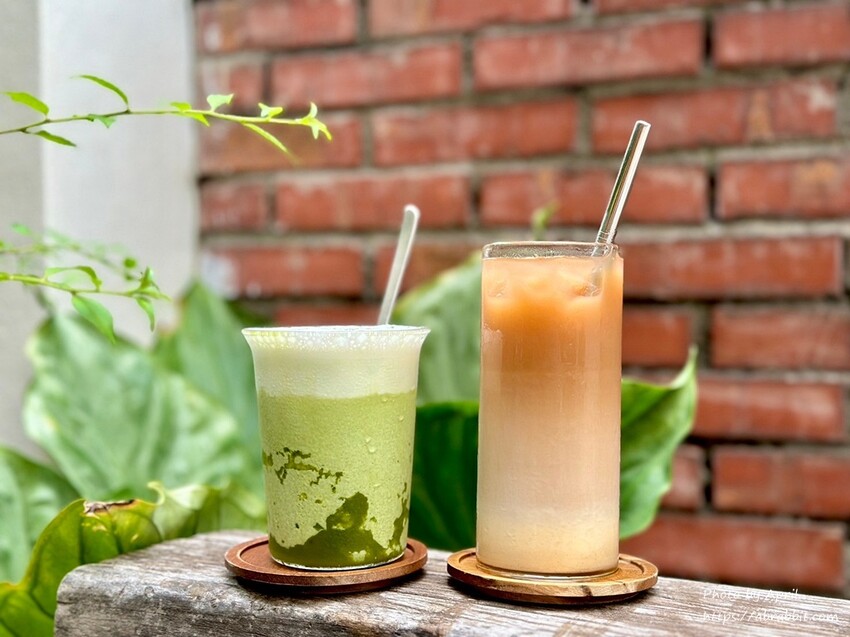 知汐咖啡超好拍！台中西屯巷弄中的下午茶，推薦放夏奶茶與特色可麗露。