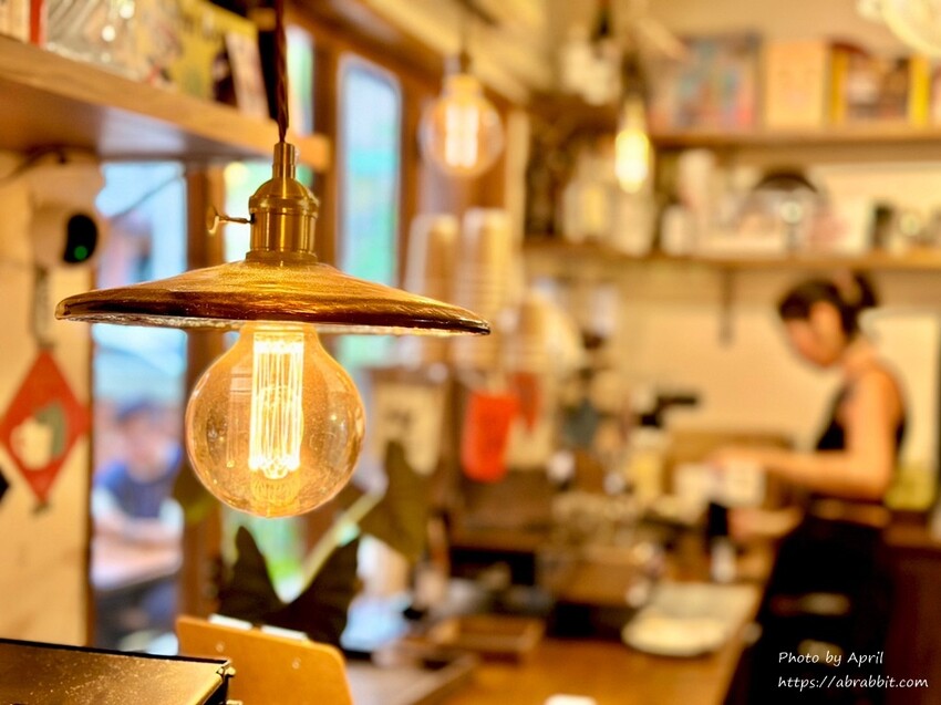 知汐咖啡超好拍！台中西屯巷弄中的下午茶，推薦放夏奶茶與特色可麗露。