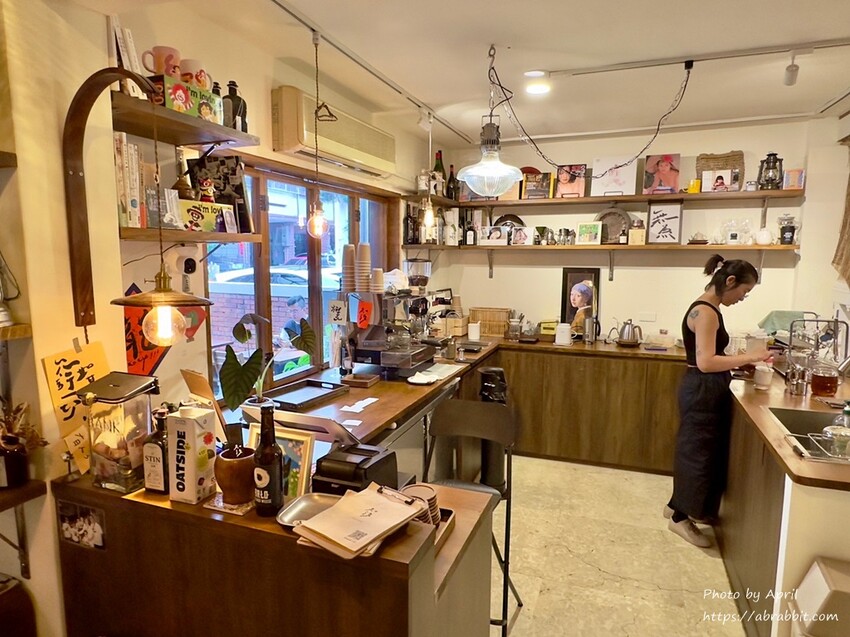 知汐咖啡超好拍！台中西屯巷弄中的下午茶，推薦放夏奶茶與特色可麗露。