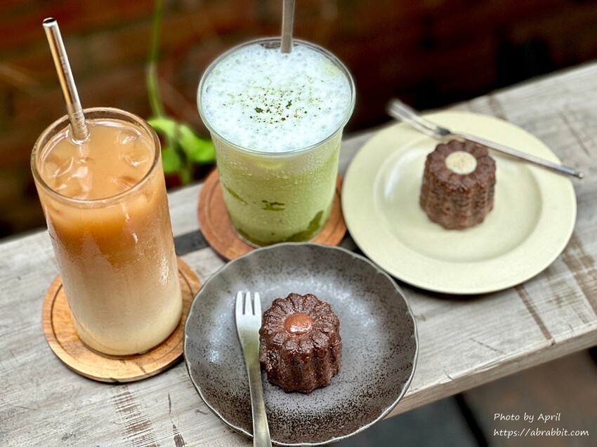 知汐咖啡超好拍！台中西屯巷弄中的下午茶，推薦放夏奶茶與特色可麗露。