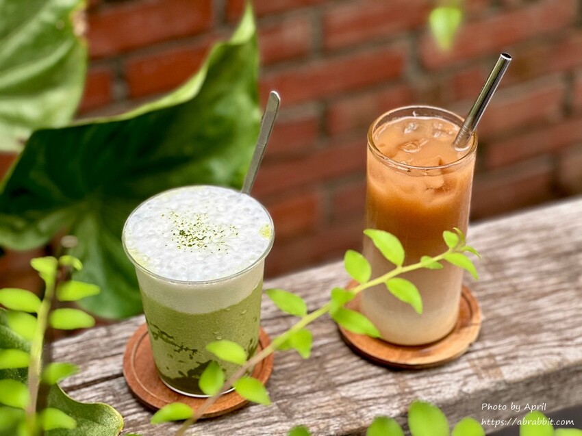 知汐咖啡超好拍！台中西屯巷弄中的下午茶，推薦放夏奶茶與特色可麗露。