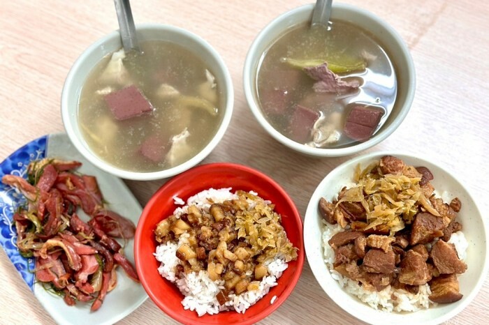 知汐咖啡超好拍！台中西屯巷弄中的下午茶，推薦放夏奶茶與特色可麗露。