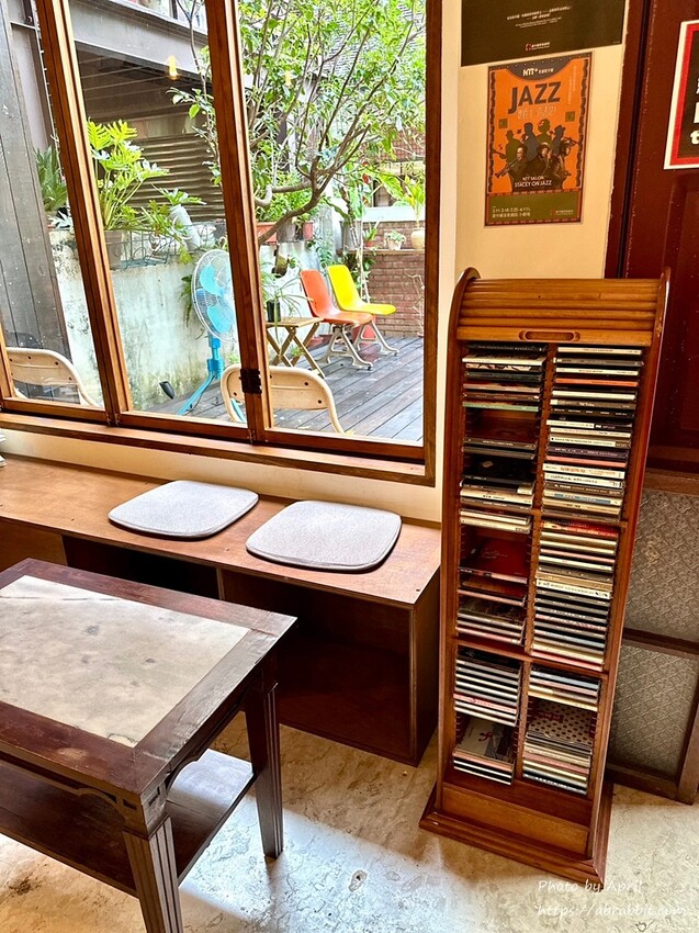 知汐咖啡超好拍！台中西屯巷弄中的下午茶，推薦放夏奶茶與特色可麗露。