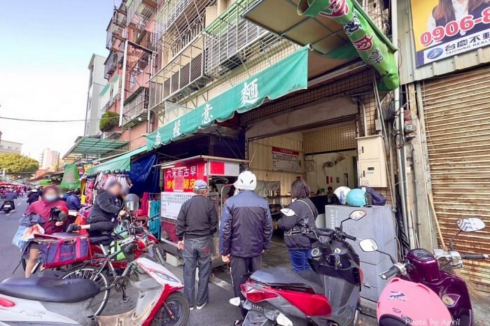 知汐咖啡超好拍！台中西屯巷弄中的下午茶，推薦放夏奶茶與特色可麗露。