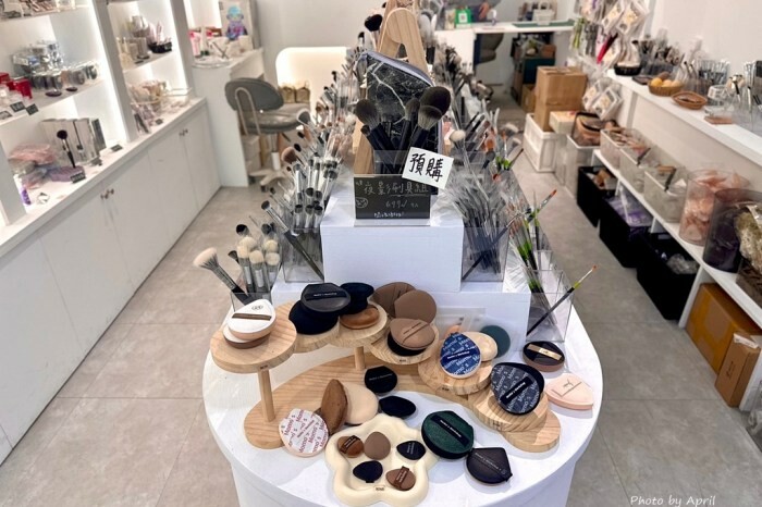 知汐咖啡超好拍！台中西屯巷弄中的下午茶，推薦放夏奶茶與特色可麗露。