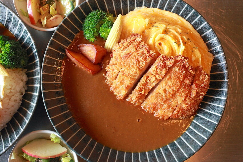 台南市中西區吃。台南市|中西區。「咖哩意識」全新咖哩意識3.0新店報報!!!!從1.0路邊攤 ➡️ 2.0室內用餐空間 ➡️ 3.0日式