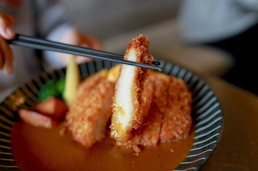 台南市中西區吃。台南市|中西區。「咖哩意識」全新咖哩意識3.0新店報報!!!!從1.0路邊攤 ➡️ 2.0室內用餐空間 ➡️ 3.0日式