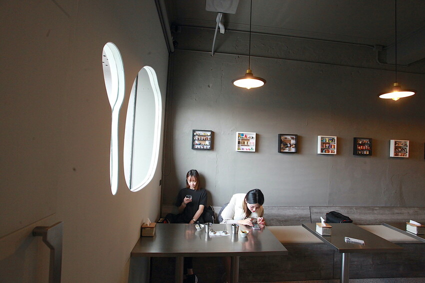 台南市中西區吃。台南市|中西區。「咖哩意識」全新咖哩意識3.0新店報報!!!!從1.0路邊攤 ➡️ 2.0室內用餐空間 ➡️ 3.0日式