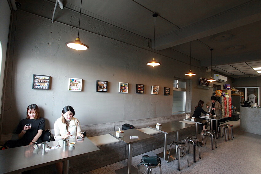 台南市中西區吃。台南市|中西區。「咖哩意識」全新咖哩意識3.0新店報報!!!!從1.0路邊攤 ➡️ 2.0室內用餐空間 ➡️ 3.0日式