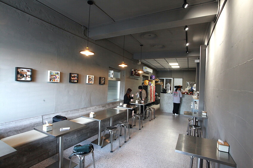 台南市中西區吃。台南市|中西區。「咖哩意識」全新咖哩意識3.0新店報報!!!!從1.0路邊攤 ➡️ 2.0室內用餐空間 ➡️ 3.0日式