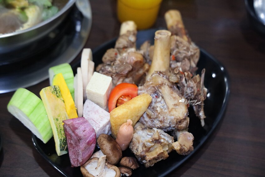 新北市樹林區新北火鍋吃到飽 | 羊霸天下樹林店 超強羊肉爐吃到飽 一開店就客滿