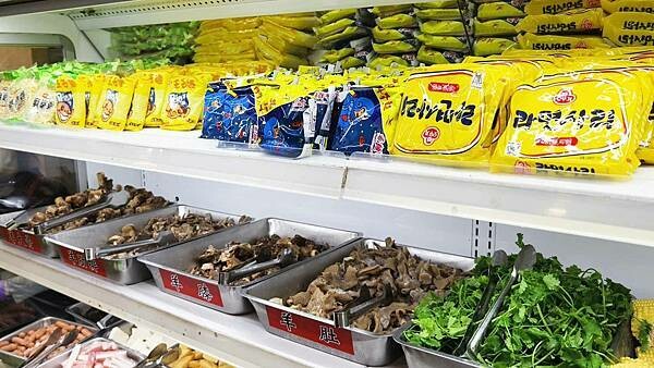 新北市樹林區還沒開店就已經排到轉角處啦～！開店之後要等２小時以上才能吃到的爆人氣店家｜厚度高達３公分以上的肉塊以