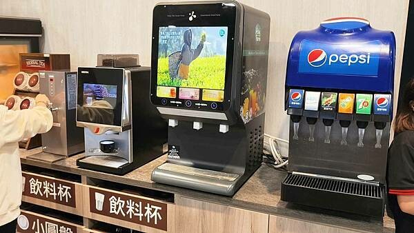 新北市樹林區還沒開店就已經排到轉角處啦～！開店之後要等２小時以上才能吃到的爆人氣店家｜厚度高達３公分以上的肉塊以