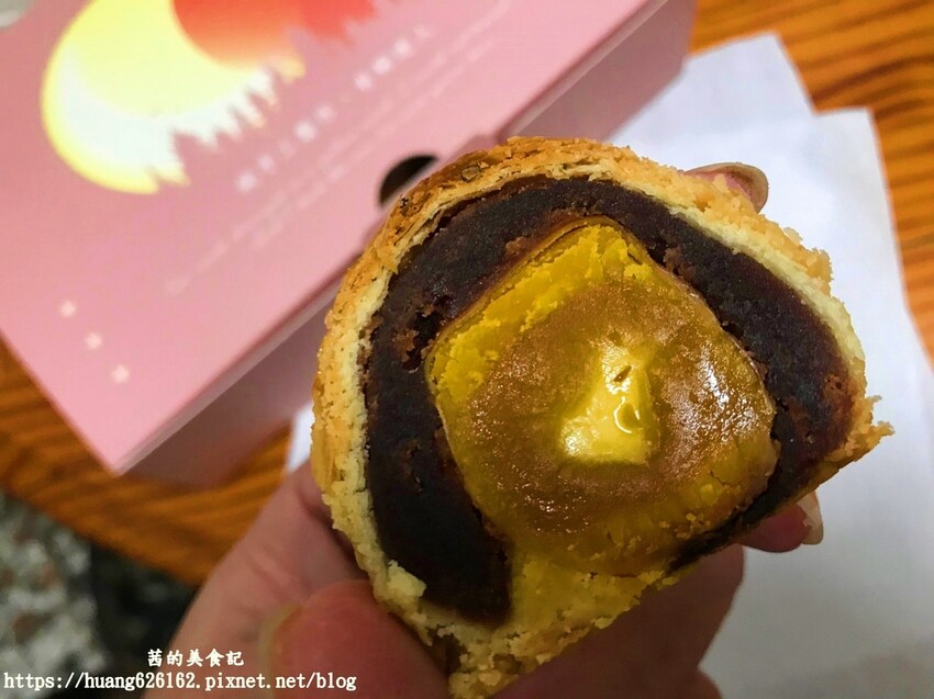 彰化縣鹿港鎮【 宅配美食】✨鹿港拌手禮『五糜人手工烘培坊』✖超酥的外皮吃一口難忘懷滋味✖鹿港蛋黃酥推薦✖近鹿港體育場✖