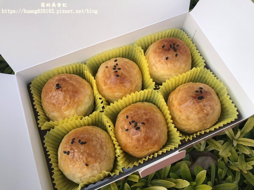 彰化縣鹿港鎮【 宅配美食】✨鹿港拌手禮『五糜人手工烘培坊』✖超酥的外皮吃一口難忘懷滋味✖鹿港蛋黃酥推薦✖近鹿港體育場✖