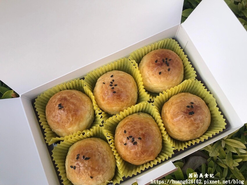 彰化縣鹿港鎮【 宅配美食】✨鹿港拌手禮『五糜人手工烘培坊』✖超酥的外皮吃一口難忘懷滋味✖鹿港蛋黃酥推薦✖近鹿港體育場✖