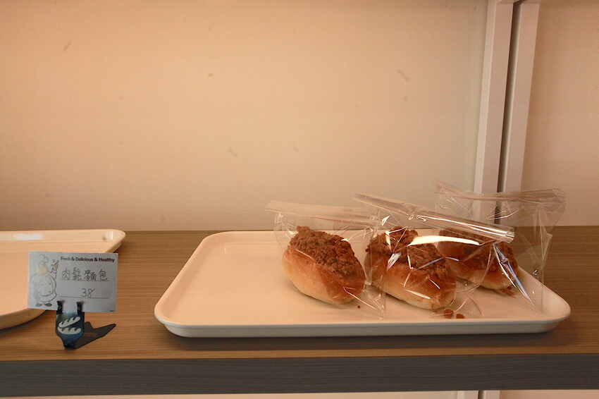 台南市東區吃。台南市|東區。「景豐麵包殿」新店報報!!!!罕見從早上7:30開始營業的麵包店,嚴選高品質日本麵粉來製作