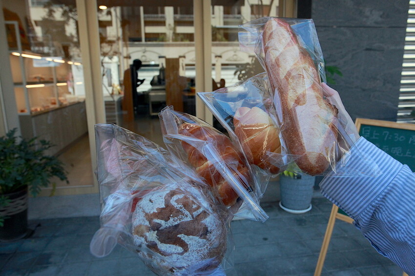 台南市東區吃。台南市|東區。「景豐麵包殿」新店報報!!!!罕見從早上7:30開始營業的麵包店,嚴選高品質日本麵粉來製作