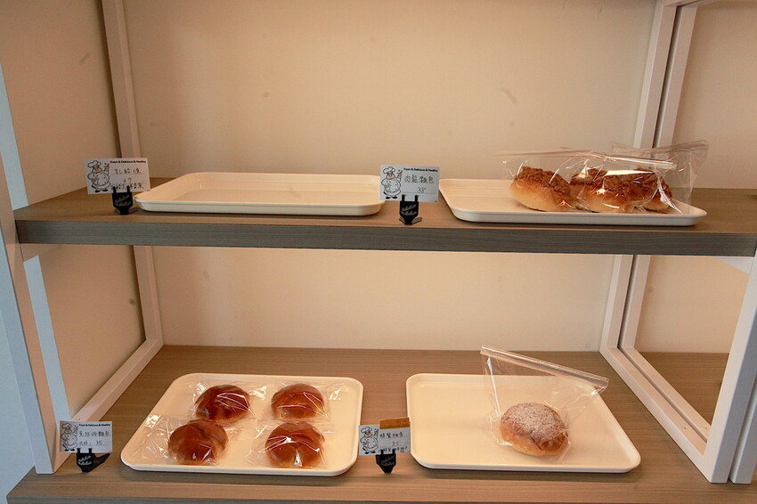 台南市東區吃。台南市|東區。「景豐麵包殿」新店報報!!!!罕見從早上7:30開始營業的麵包店,嚴選高品質日本麵粉來製作