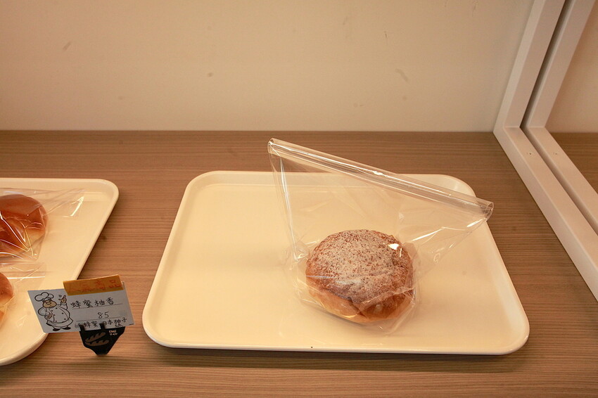 台南市東區吃。台南市|東區。「景豐麵包殿」新店報報!!!!罕見從早上7:30開始營業的麵包店,嚴選高品質日本麵粉來製作