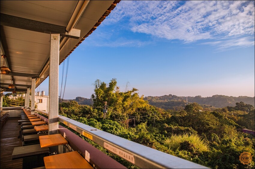 彰化縣花壇鄉彰化夜景餐廳推薦｜台139泡腳秘境：轉角秘密基地（無電話預約，平.假日皆為現場候位）