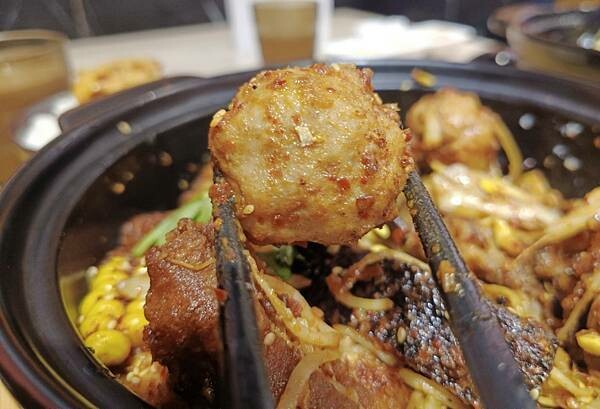 桃園藝文特區美食:一涴川辛堂香氣四溢的麻辣香鍋及肉麻辣子雞絕不可錯過!