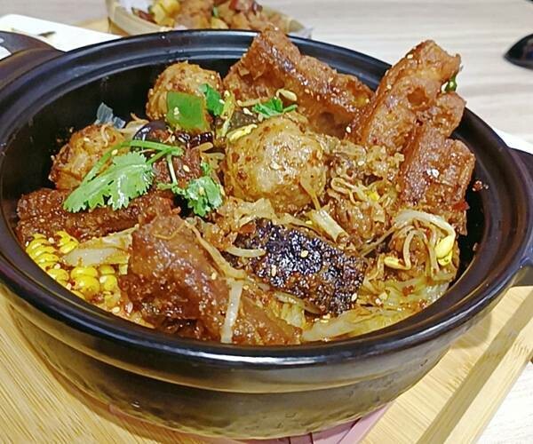 桃園藝文特區美食:一涴川辛堂香氣四溢的麻辣香鍋及肉麻辣子雞絕不可錯過!