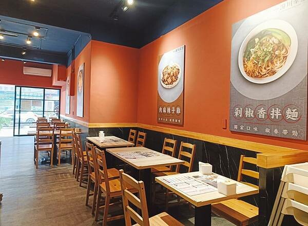 桃園藝文特區美食:一涴川辛堂香氣四溢的麻辣香鍋及肉麻辣子雞絕 桃園藝文特區美食:一涴川辛堂香氣四溢的麻辣香鍋及肉麻辣子雞絕