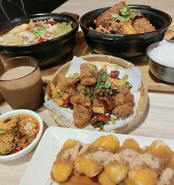 桃園藝文特區美食:一涴川辛堂香氣四溢的麻辣香鍋及肉麻辣子雞絕不可錯過!