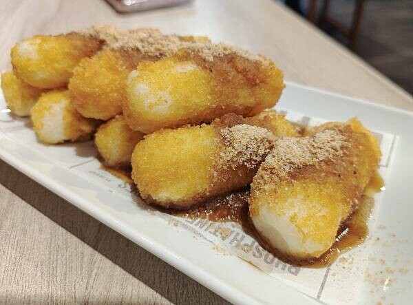 桃園藝文特區美食:一涴川辛堂香氣四溢的麻辣香鍋及肉麻辣子雞絕不可錯過!