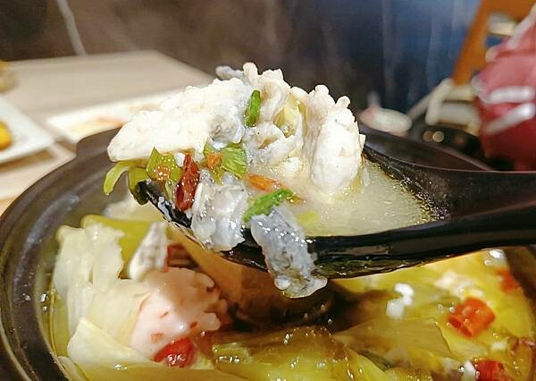 桃園藝文特區美食:一涴川辛堂香氣四溢的麻辣香鍋及肉麻辣子雞絕不可錯過!