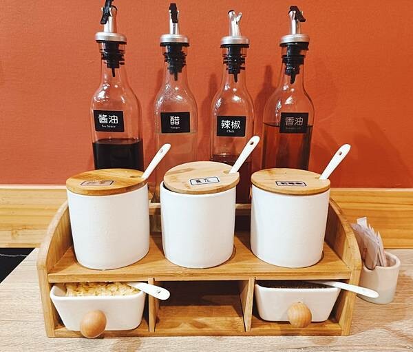 桃園藝文特區美食:一涴川辛堂香氣四溢的麻辣香鍋及肉麻辣子雞絕 桃園藝文特區美食:一涴川辛堂香氣四溢的麻辣香鍋及肉麻辣子雞絕