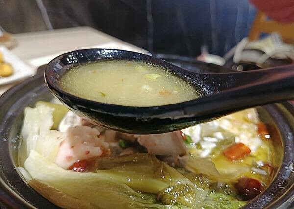 桃園藝文特區美食:一涴川辛堂香氣四溢的麻辣香鍋及肉麻辣子雞絕不可錯過!