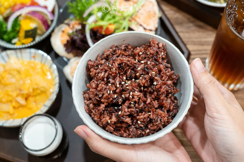 夜暮食堂 | 台中這間大里美食每天只開3.5H!!餐廳氣氛好、餐點美味CP爆高~ | 捲毛阿偉