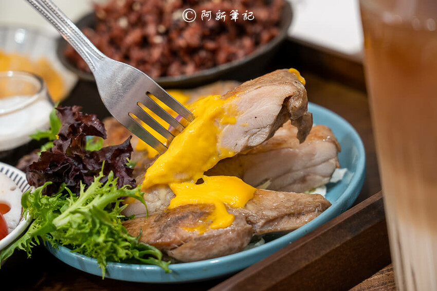 夜暮食堂 | 台中這間大里美食每天只開3.5H!!餐廳氣氛好、餐點美味CP爆高~ | 捲毛阿偉