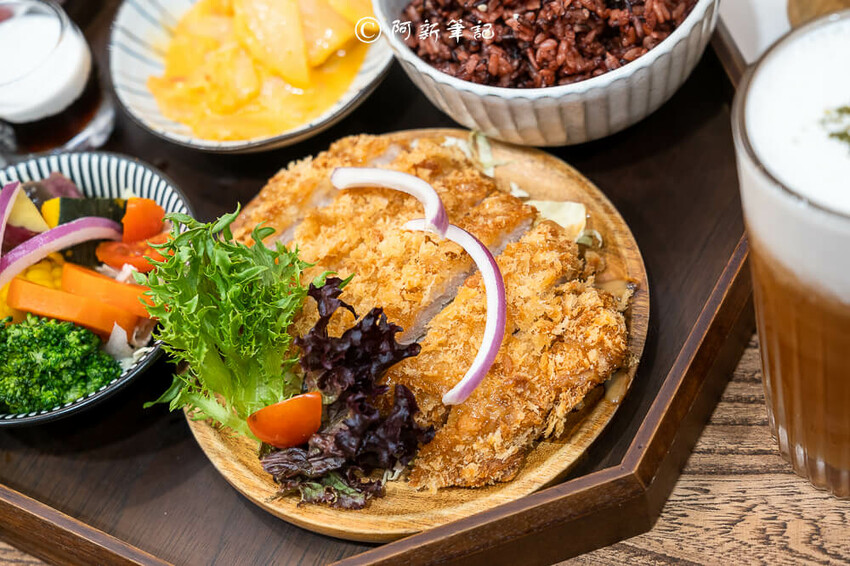 夜暮食堂 | 台中這間大里美食每天只開3.5H!!餐廳氣氛好、餐點美味CP爆高~ | 捲毛阿偉