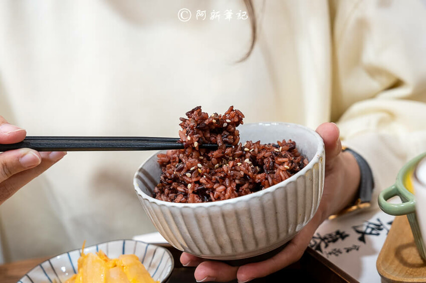 夜暮食堂 | 台中這間大里美食每天只開3.5H!!餐廳氣氛好、餐點美味CP爆高~ | 捲毛阿偉